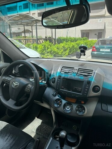 Toyota RAV4-8