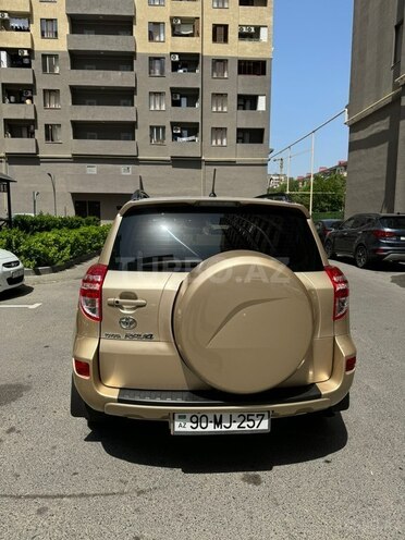 Toyota RAV4-9