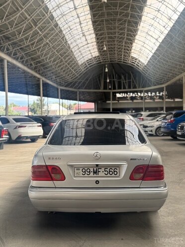 Mercedes E 240-4
