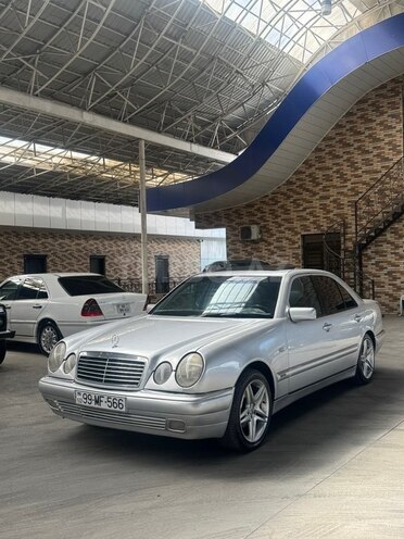 Mercedes E 240-2