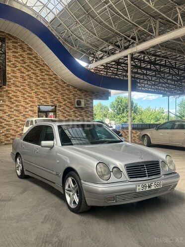 Mercedes E 240-3