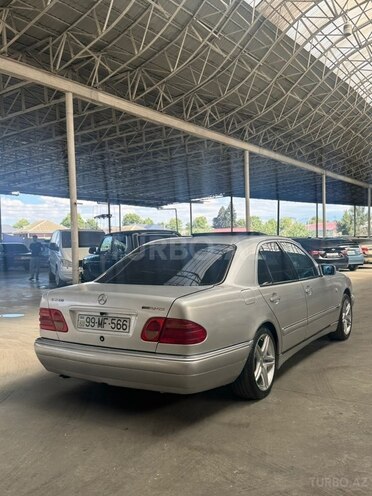 Mercedes E 240-6