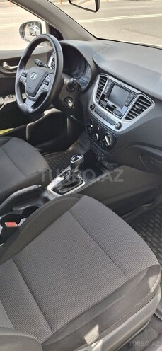 Hyundai Accent-14