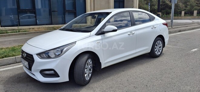Hyundai Accent-15