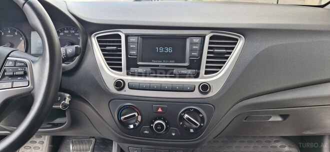 Hyundai Accent-9