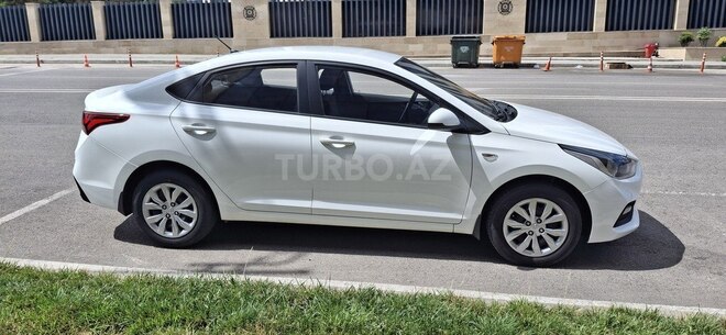 Hyundai Accent-4