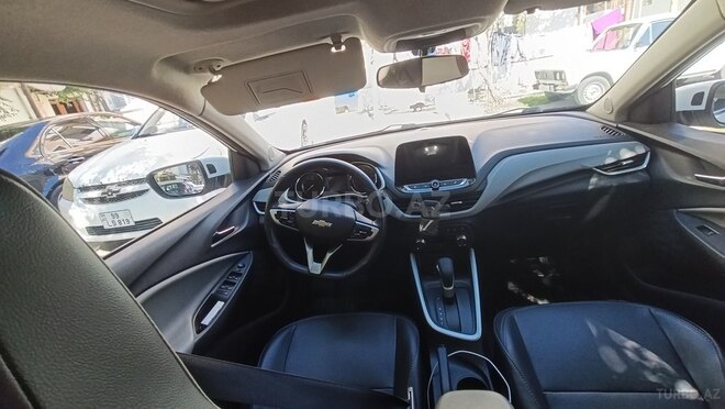 Chevrolet Onix-9