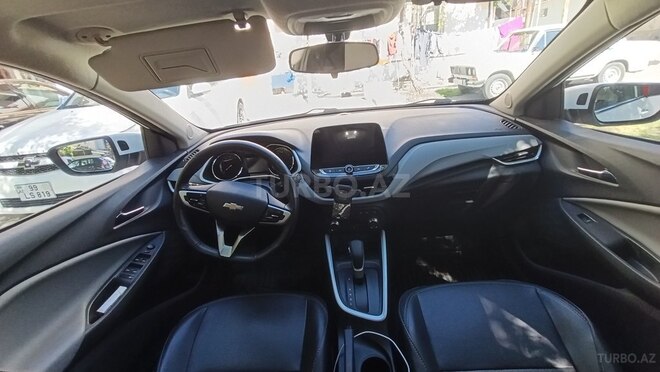 Chevrolet Onix-11