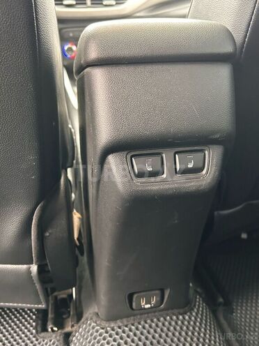 Chevrolet Onix-8