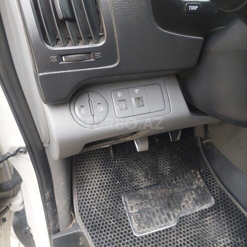 Hyundai H-1-12