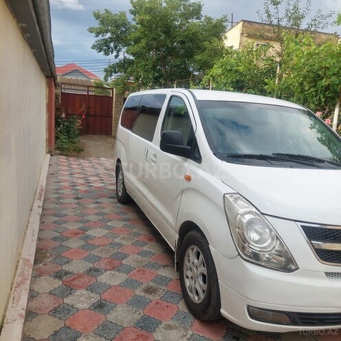 Hyundai H-1-2