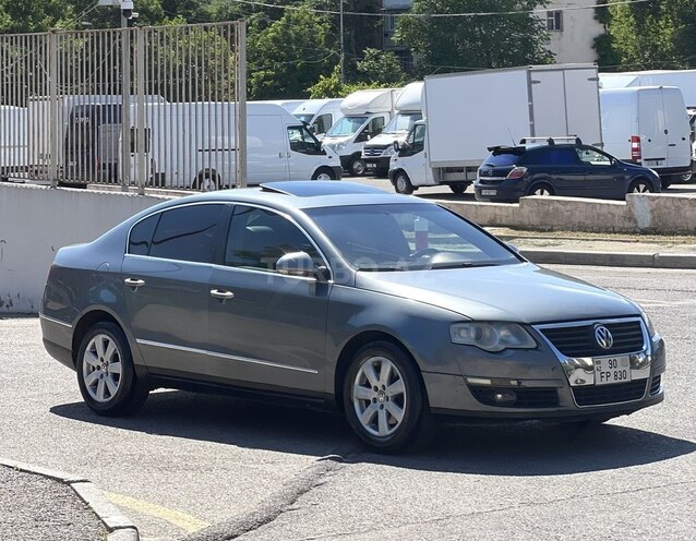 Volkswagen Passat-1