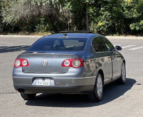 Volkswagen Passat-8