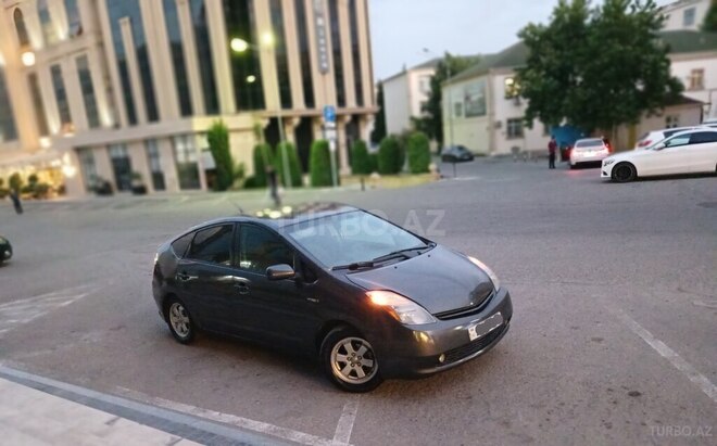 Toyota Prius-5