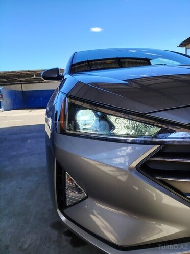Hyundai Elantra-8