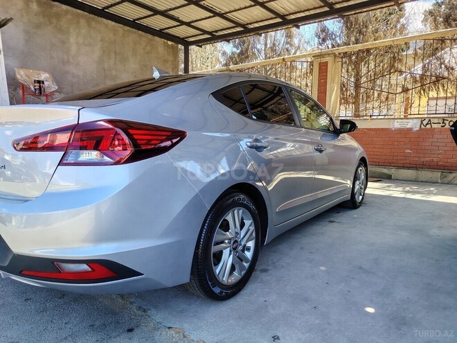 Hyundai Elantra-5