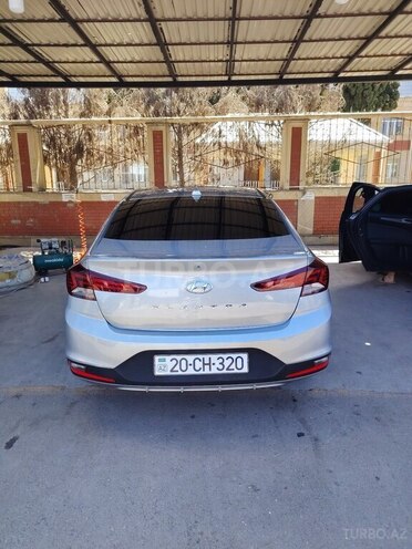 Hyundai Elantra-2