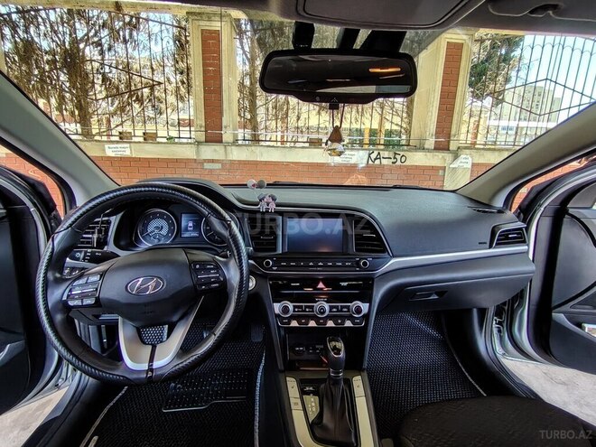 Hyundai Elantra-3