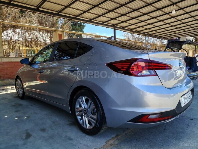 Hyundai Elantra-6