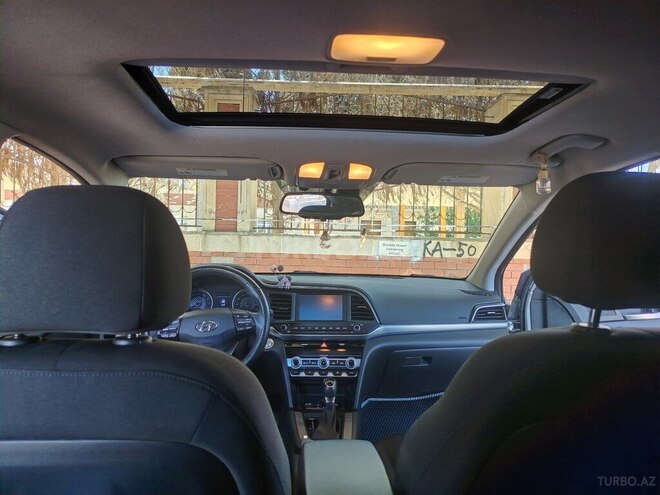 Hyundai Elantra-10