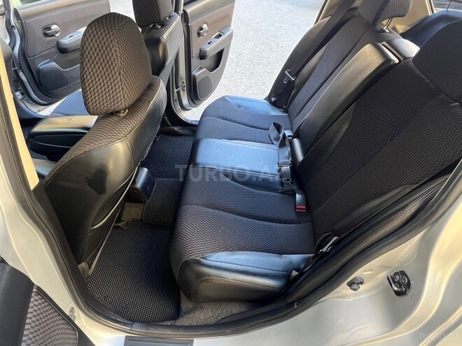 Nissan Tiida-12