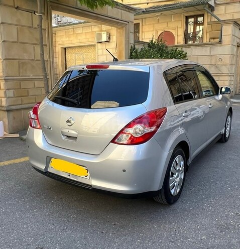 Nissan Tiida-4