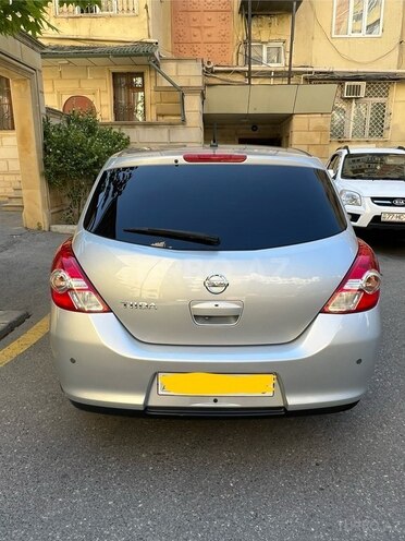 Nissan Tiida-5