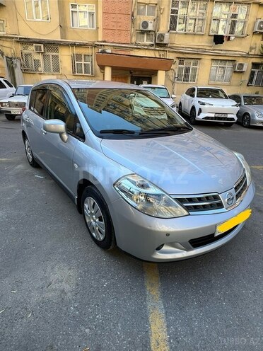 Nissan Tiida-10