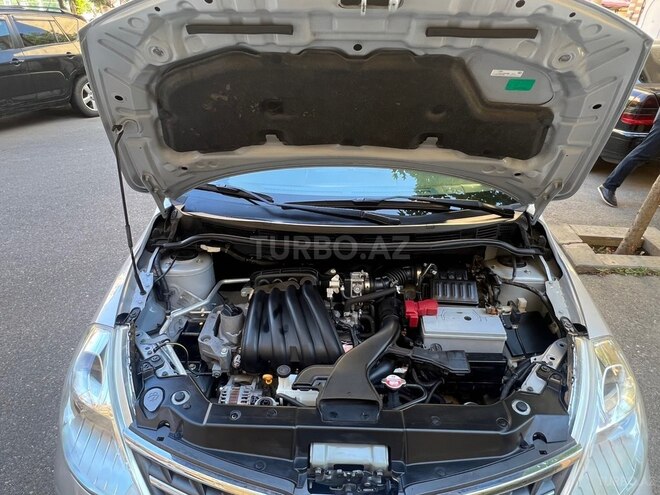 Nissan Tiida-17