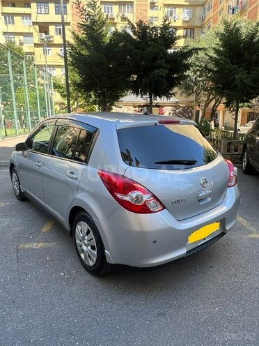 Nissan Tiida-7