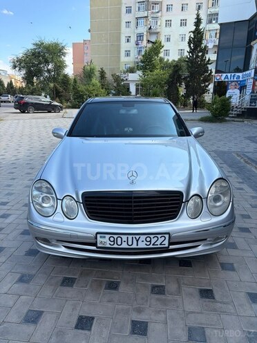 Mercedes E 220-1