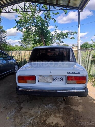 LADA (VAZ) 2107-2