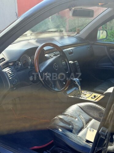 Mercedes E 320-6