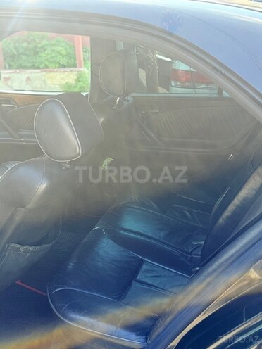 Mercedes E 320-7
