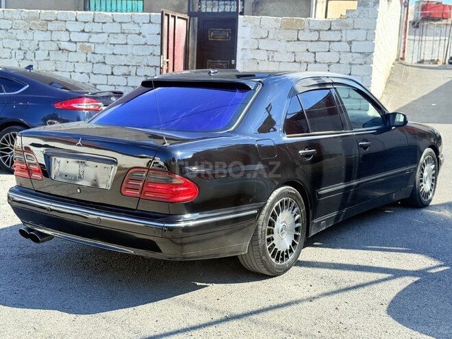 Mercedes E 320-4