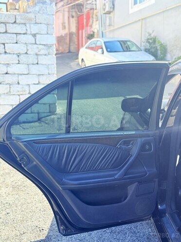 Mercedes E 320-8