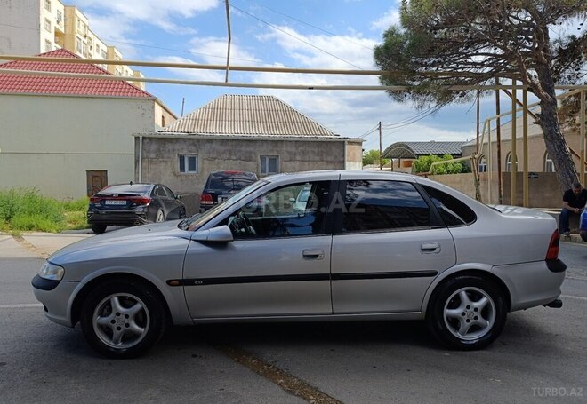 Opel Vectra-4