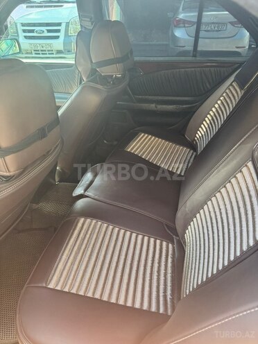 Mercedes E 200-7