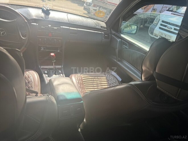 Mercedes E 200-8