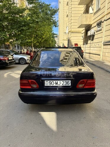 Mercedes E 230-4