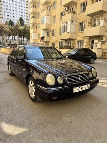 Mercedes E 230-3
