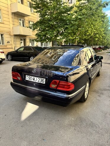 Mercedes E 230-6