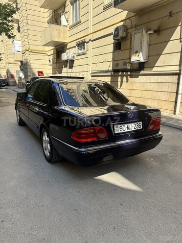 Mercedes E 230-5