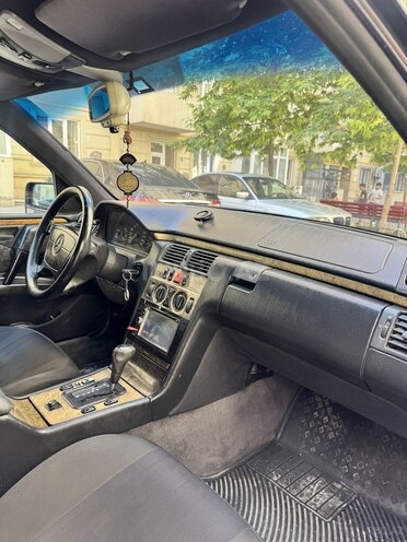 Mercedes E 230-10