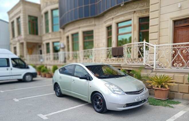 Toyota Prius-4