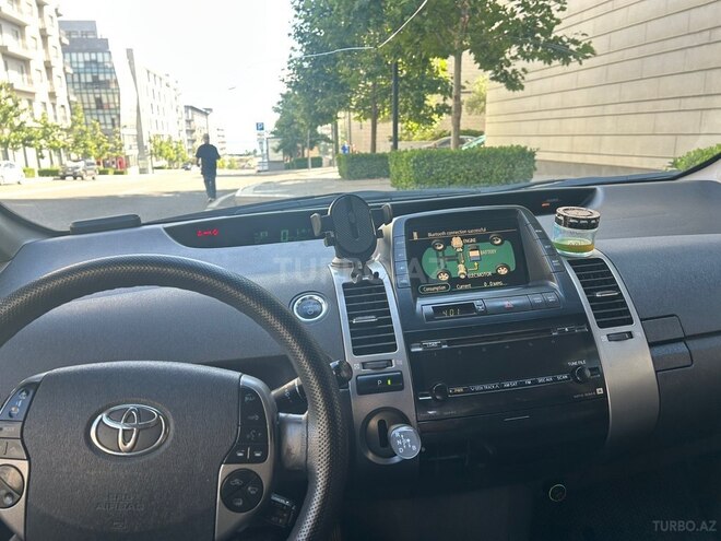 Toyota Prius-12
