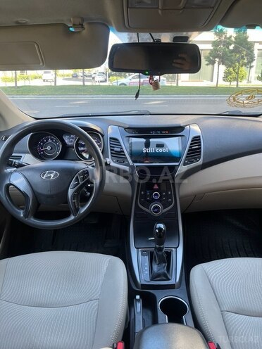 Hyundai Elantra-13