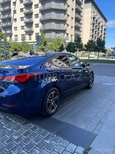 Hyundai Elantra-11