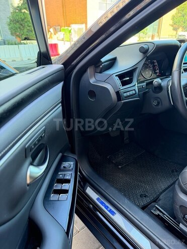 Lexus ES 300h-6