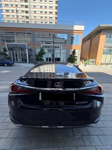 Lexus ES 300h-7